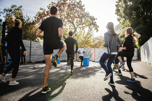 Sportifs s'échauffant ensemble